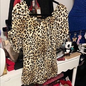 Sara Michelle Tan Ruffled Short Sleeve Blouse NWOT